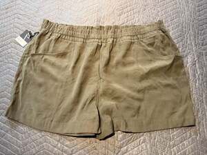 Simply Vera Vera Wang Women's Plus 3X Olive Green Pull-On Shorts